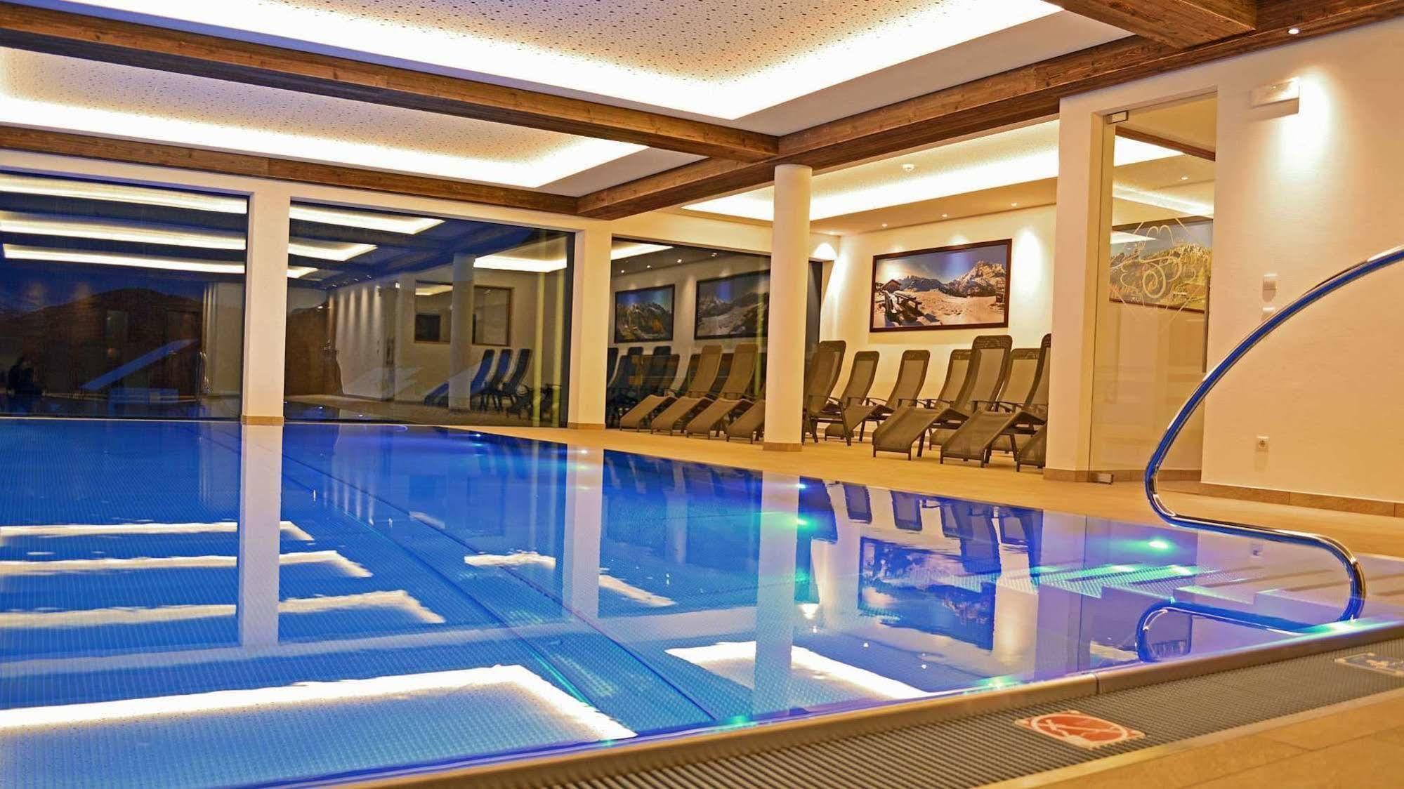Hotel Trenker Braies  Esterno foto