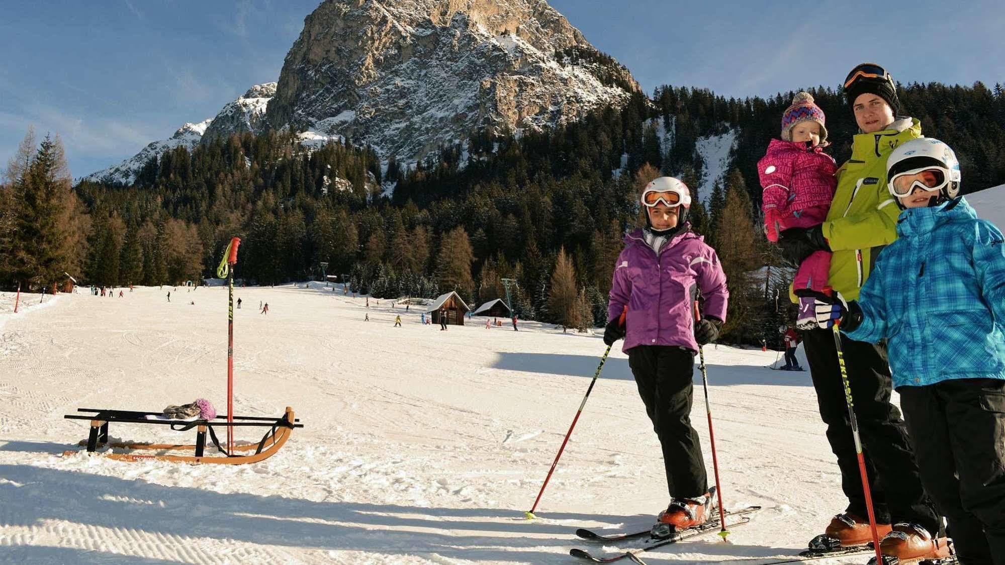 Hotel Trenker Braies  Esterno foto