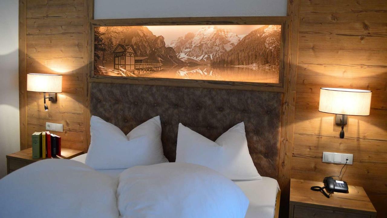 Hotel Trenker Braies  Esterno foto