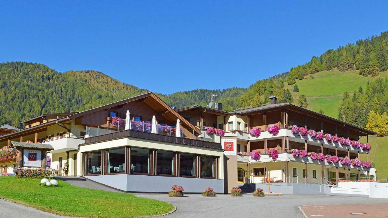 Hotel Trenker Braies  Esterno foto