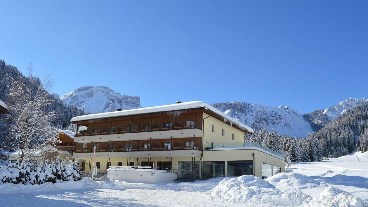 Hotel Trenker Braies  Esterno foto