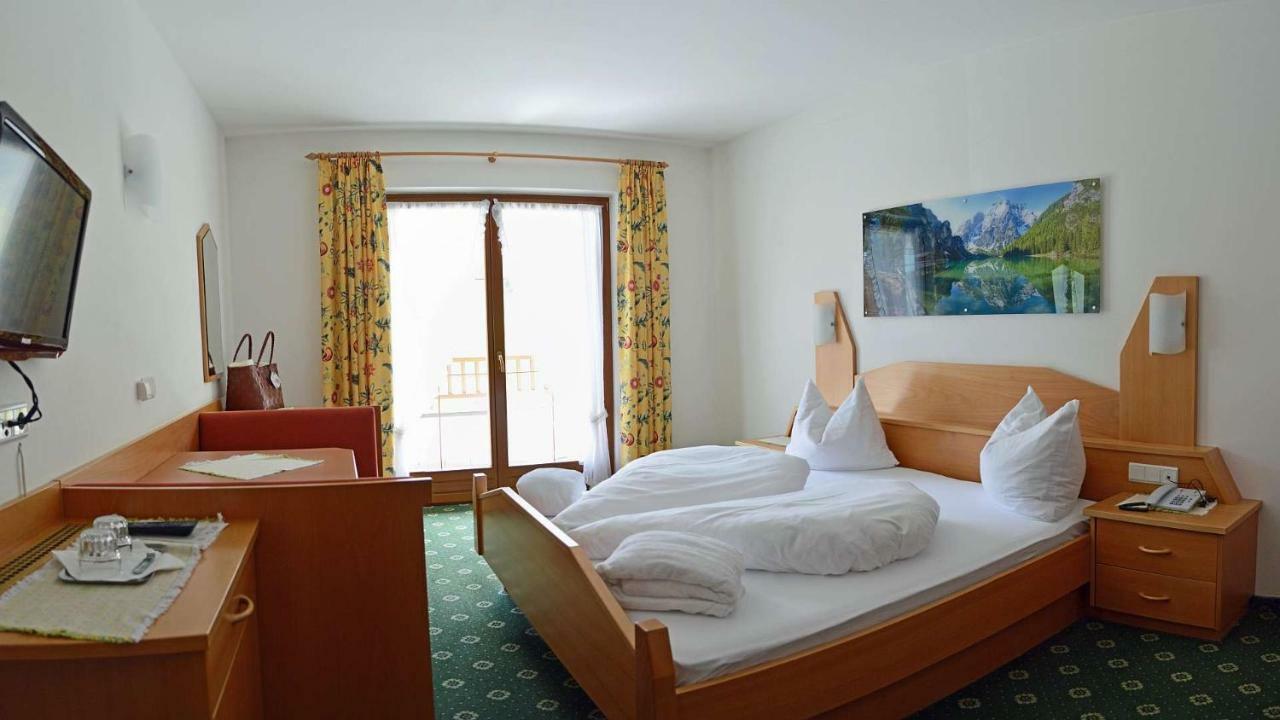 Hotel Trenker Braies  Esterno foto