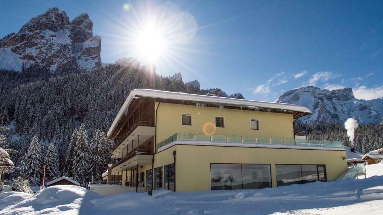 Hotel Trenker Braies  Esterno foto