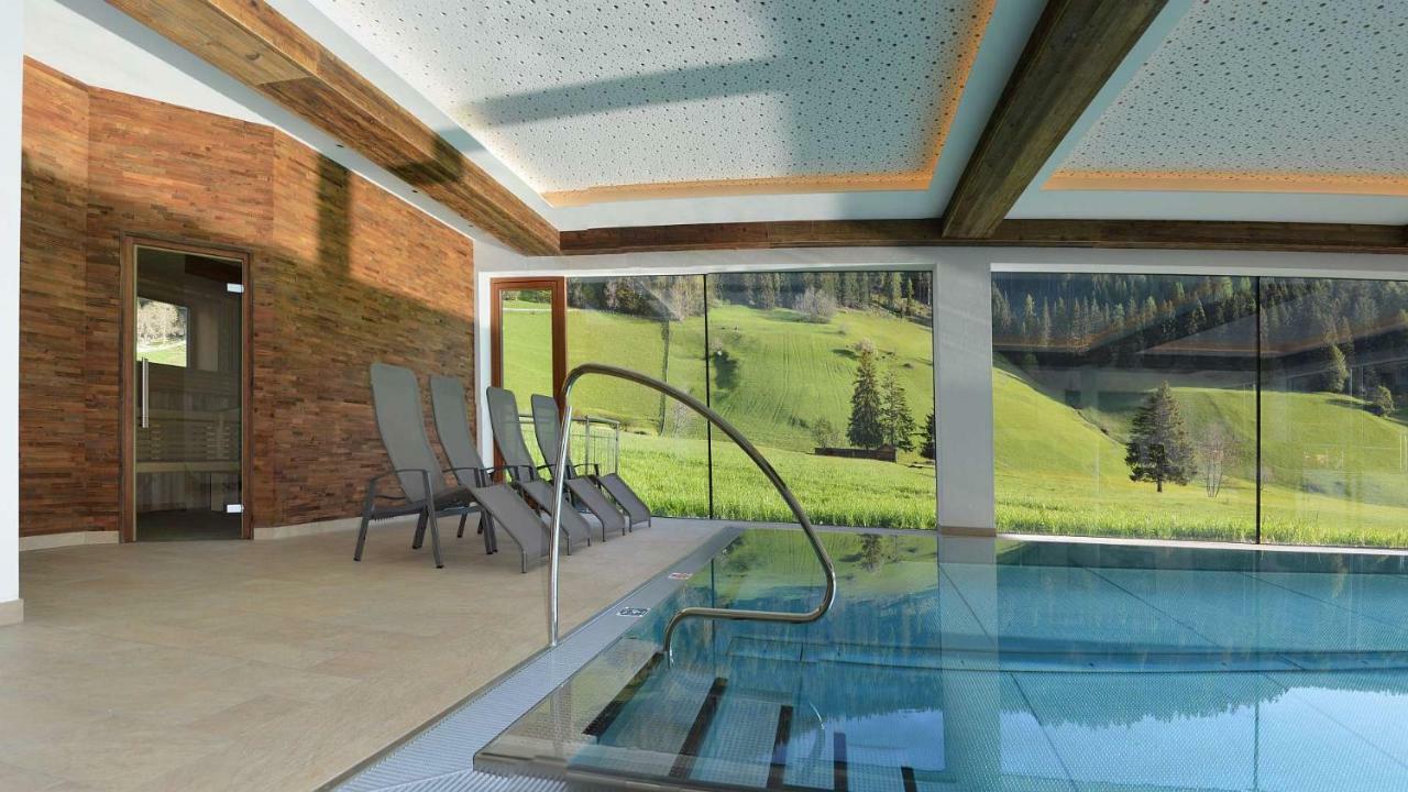 Hotel Trenker Braies  Esterno foto