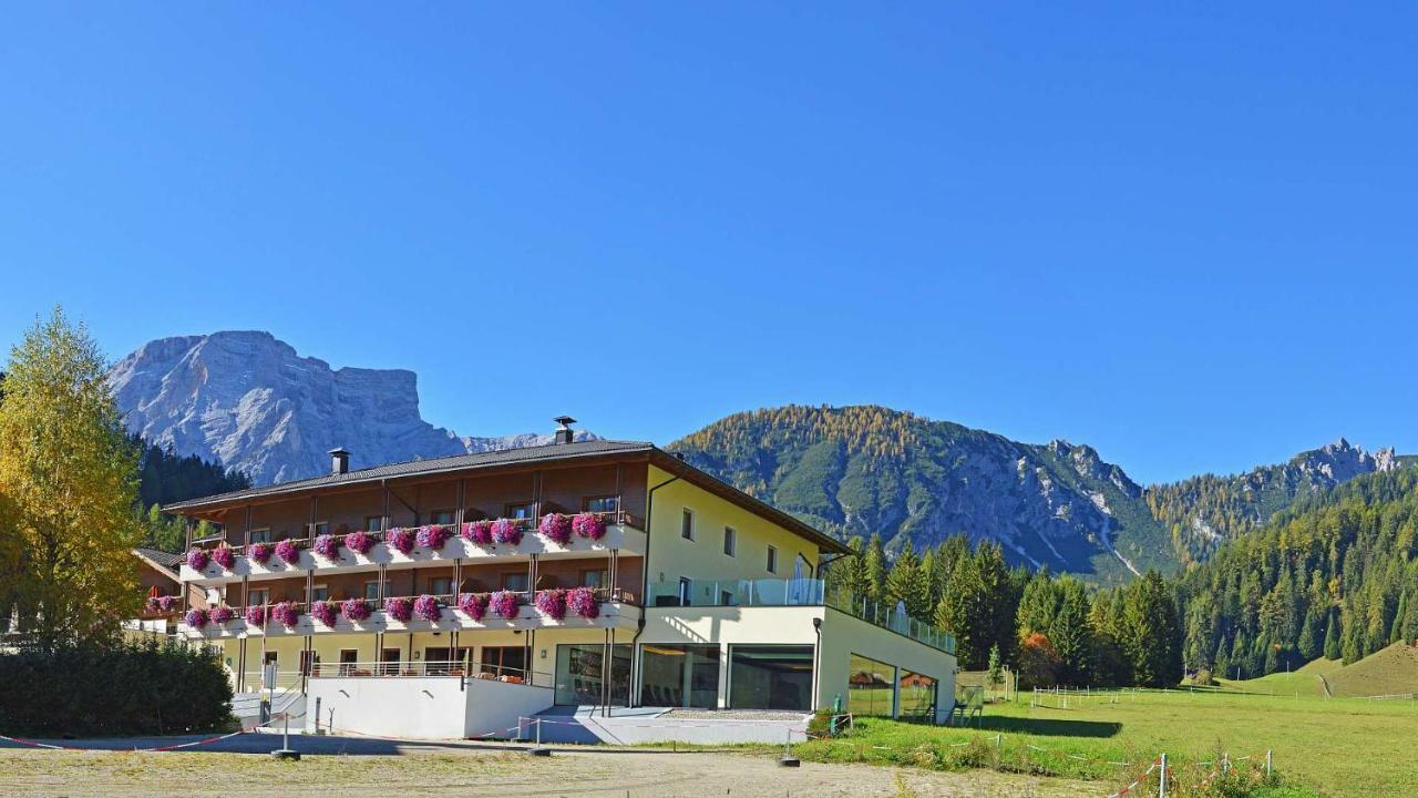 Hotel Trenker Braies  Esterno foto