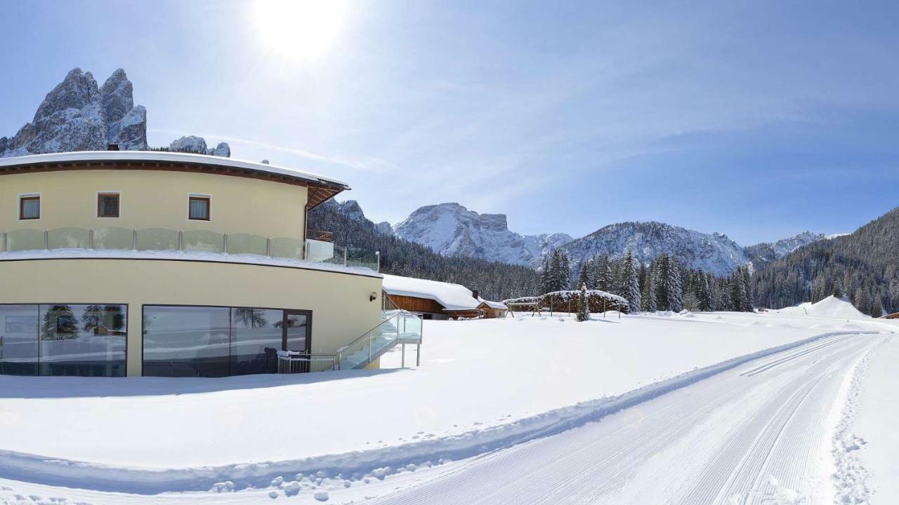 Hotel Trenker Braies  Esterno foto