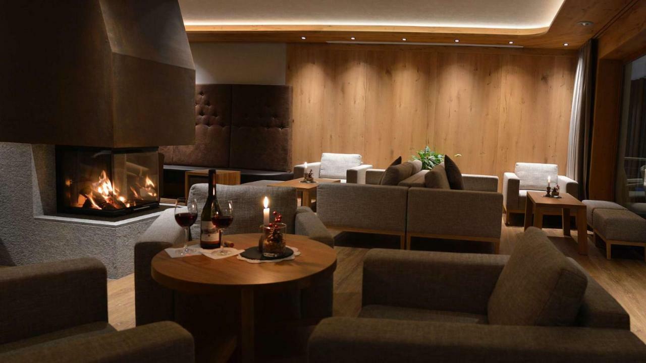 Hotel Trenker Braies  Esterno foto