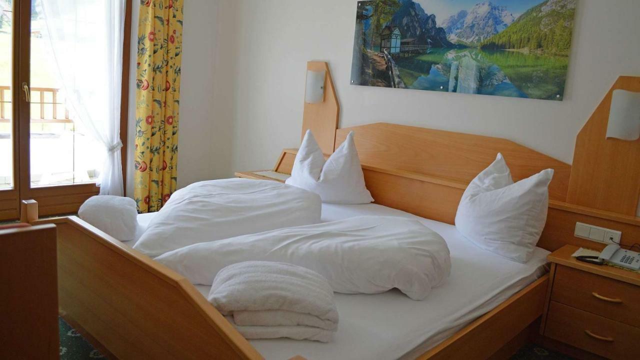 Hotel Trenker Braies  Esterno foto
