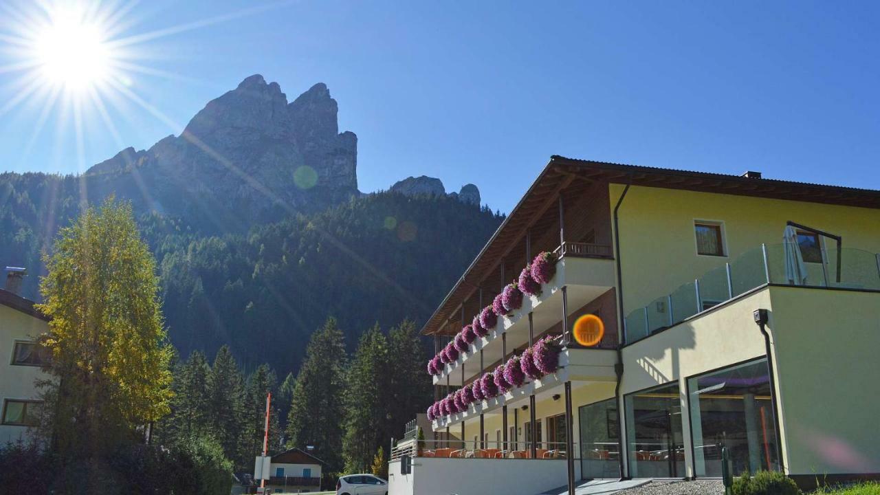 Hotel Trenker Braies  Esterno foto