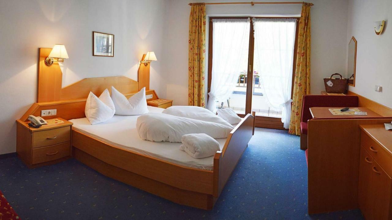 Hotel Trenker Braies  Esterno foto