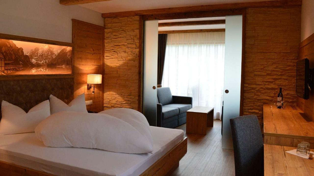 Hotel Trenker Braies  Esterno foto
