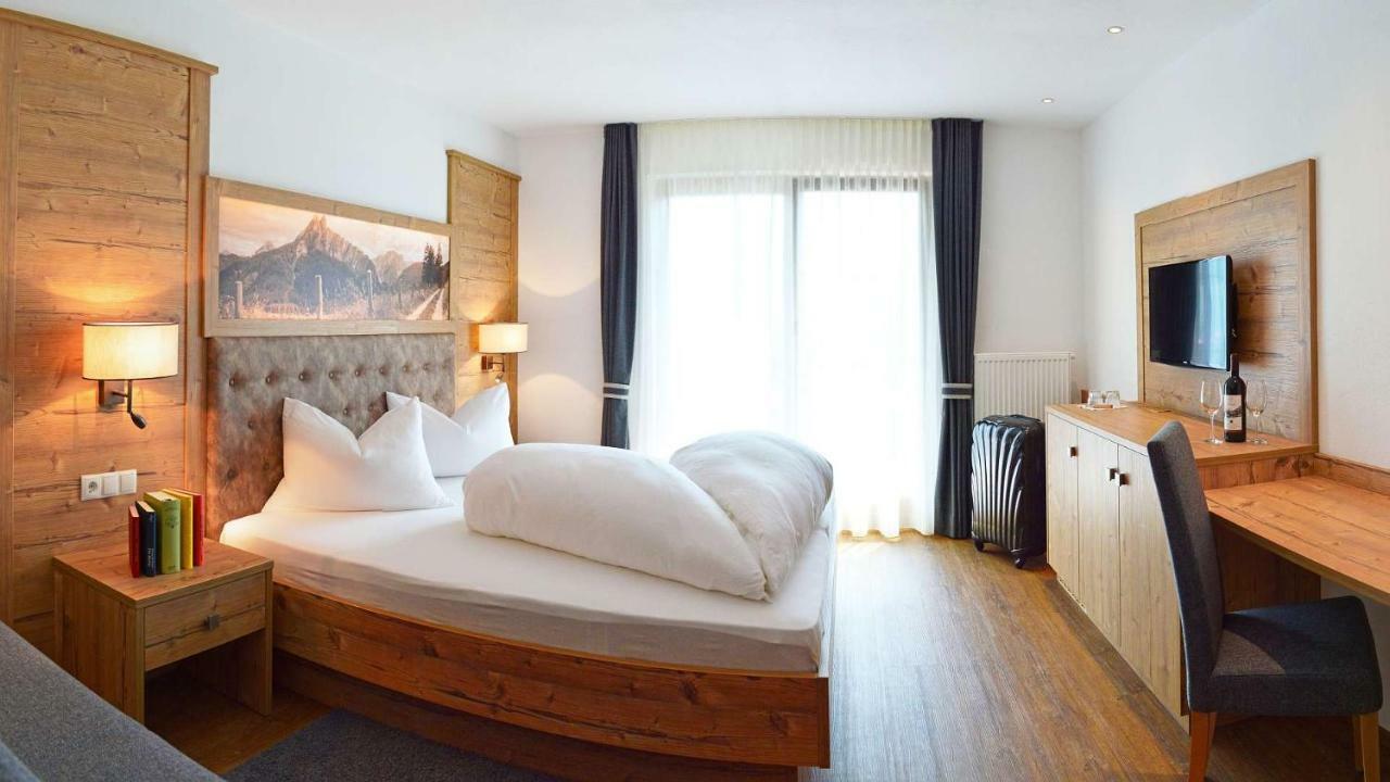 Hotel Trenker Braies  Esterno foto