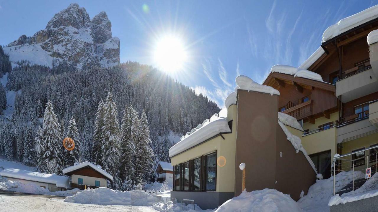 Hotel Trenker Braies  Esterno foto