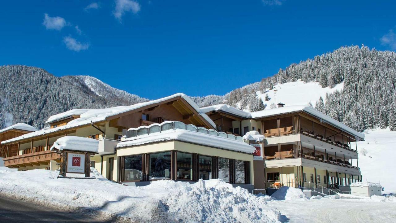 Hotel Trenker Braies  Esterno foto