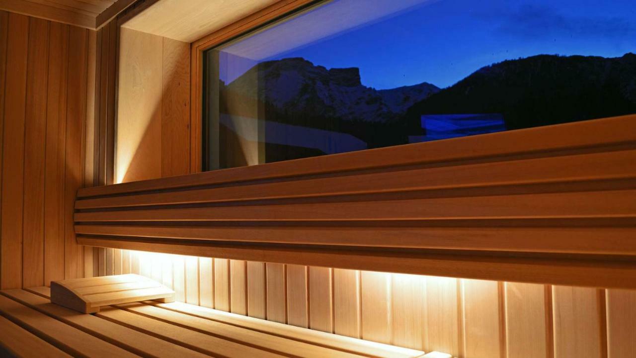 Hotel Trenker Braies  Esterno foto
