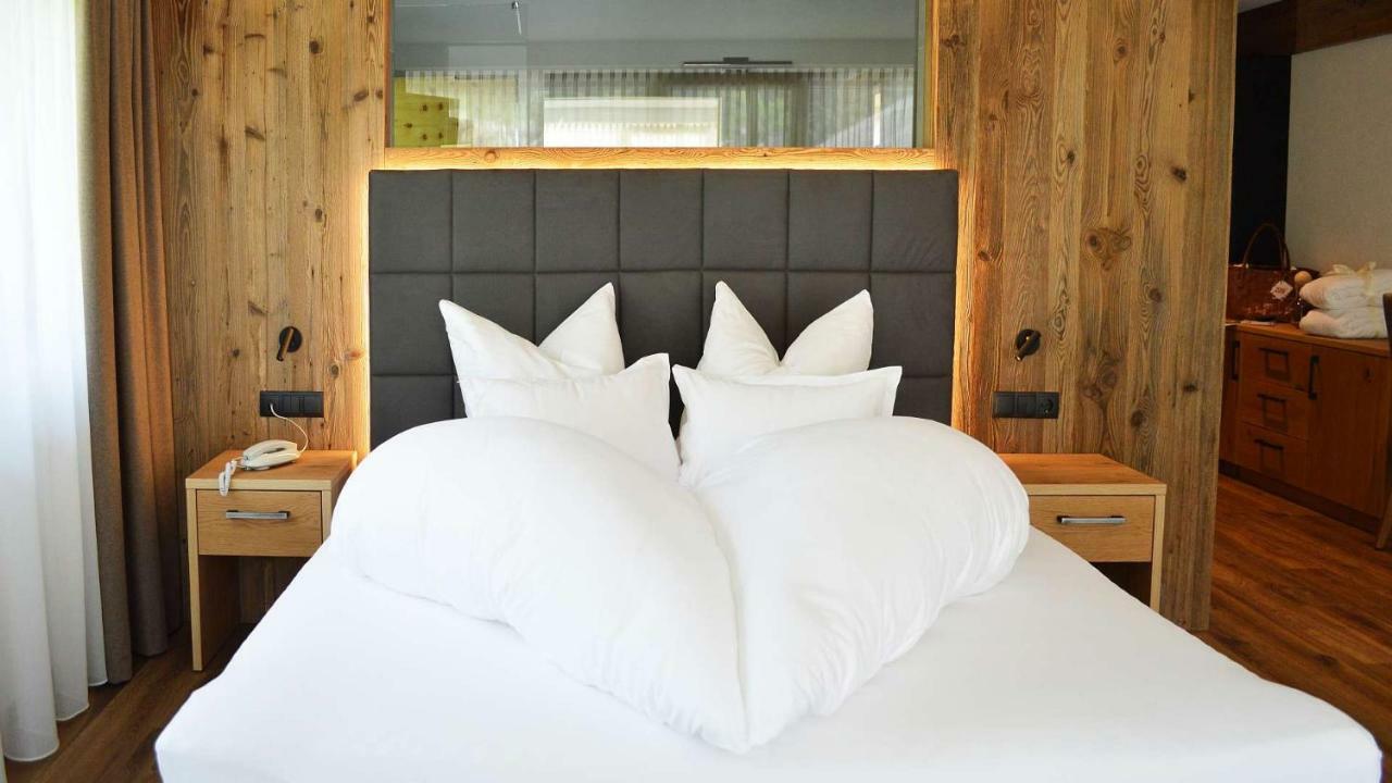 Hotel Trenker Braies  Esterno foto