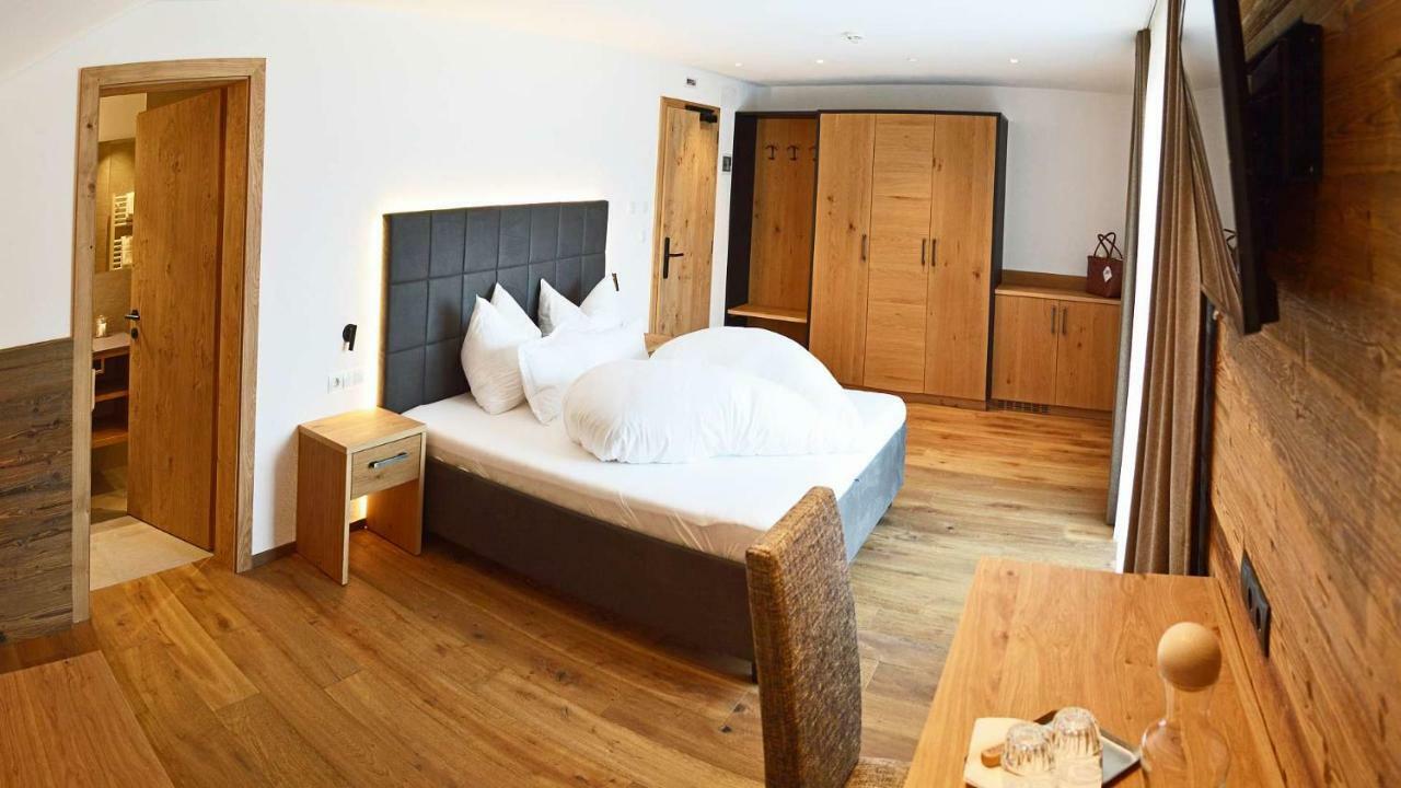 Hotel Trenker Braies  Esterno foto